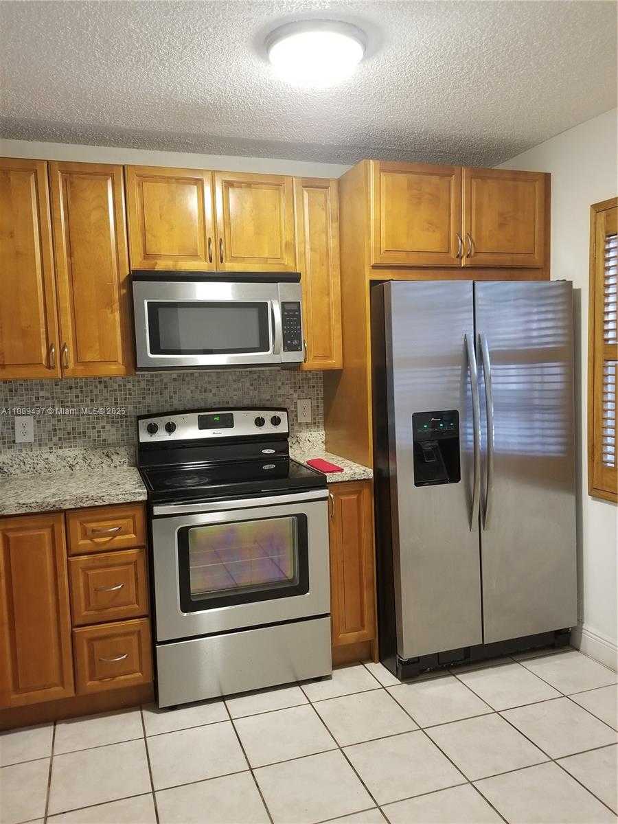 Small Image of 17298 NORTH WEST 60TH CT, Hialeah Number 6
