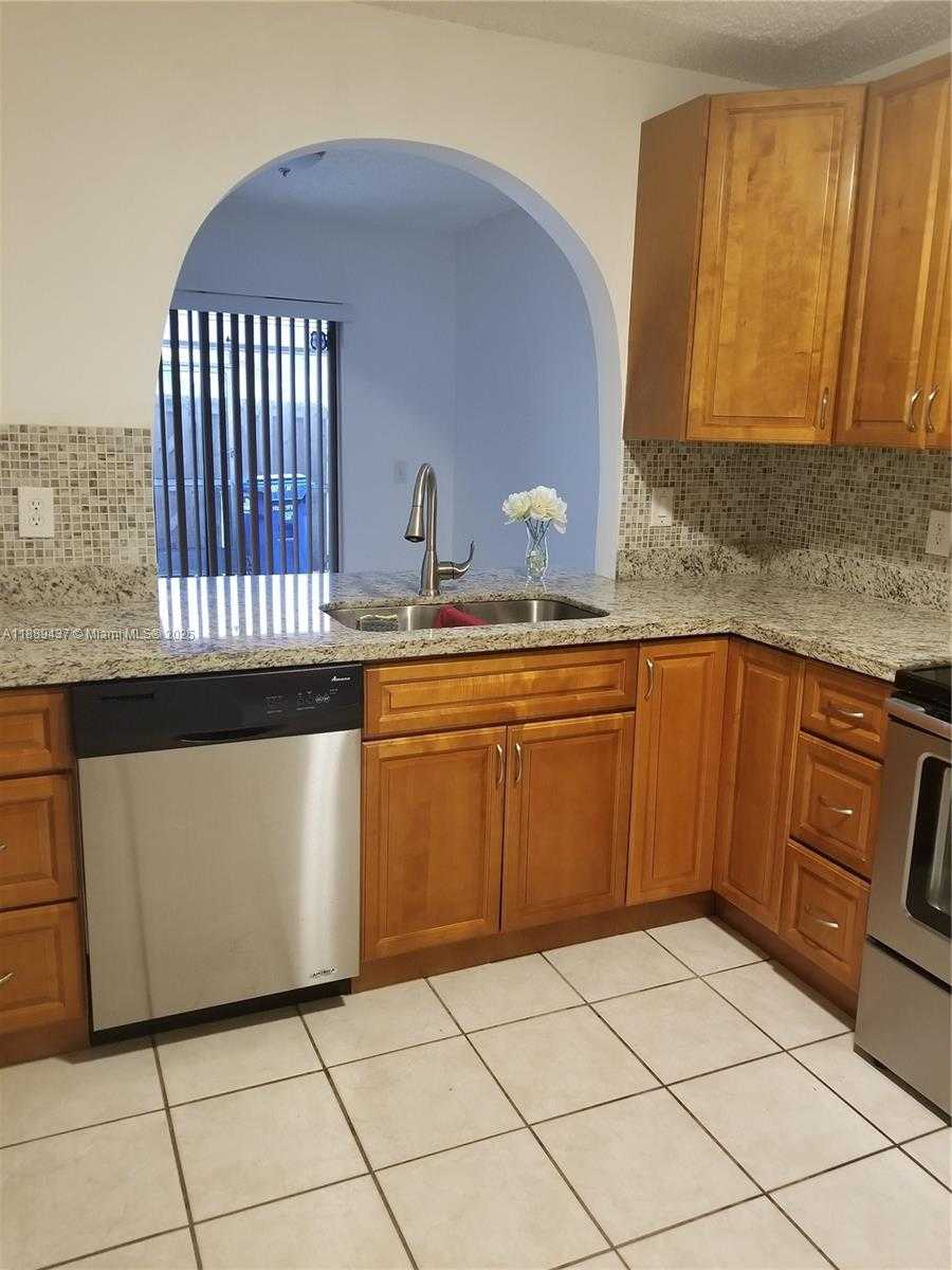 Small Image of 17298 NORTH WEST 60TH CT, Hialeah Number 7