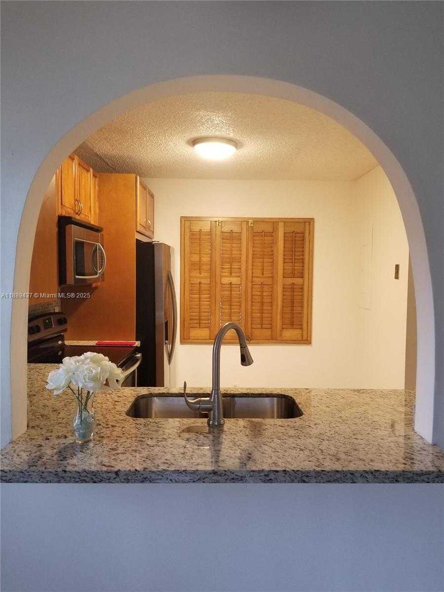 Small Image of 17298 NORTH WEST 60TH CT, Hialeah Number 8
