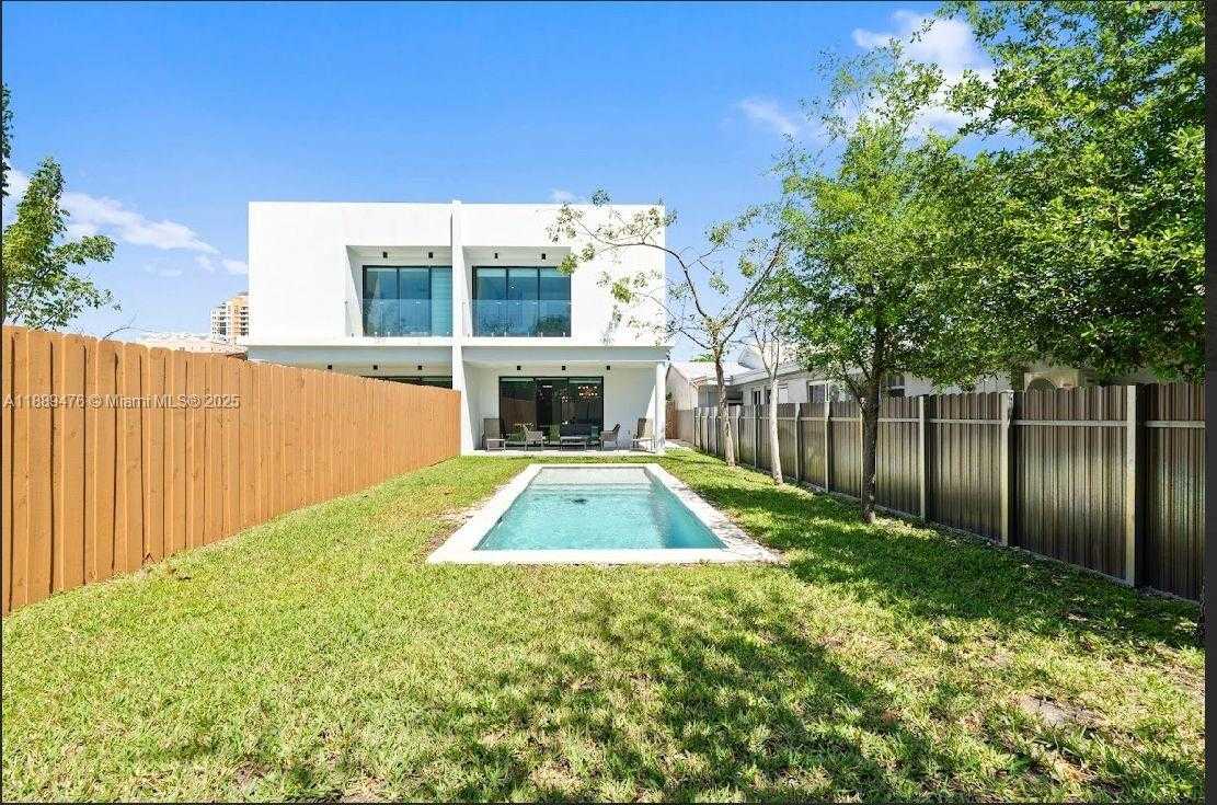Small Image of 3174 SOUTH WEST 23RD TER, Miami Number 10