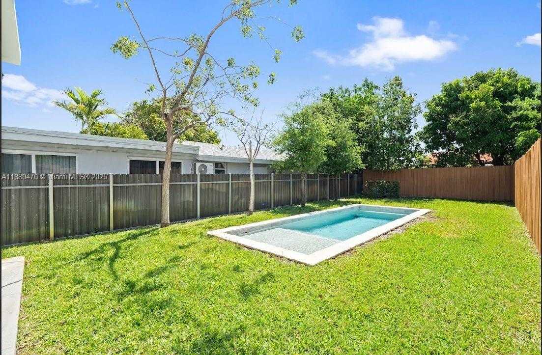 Small Image of 3174 SOUTH WEST 23RD TER, Miami Number 11