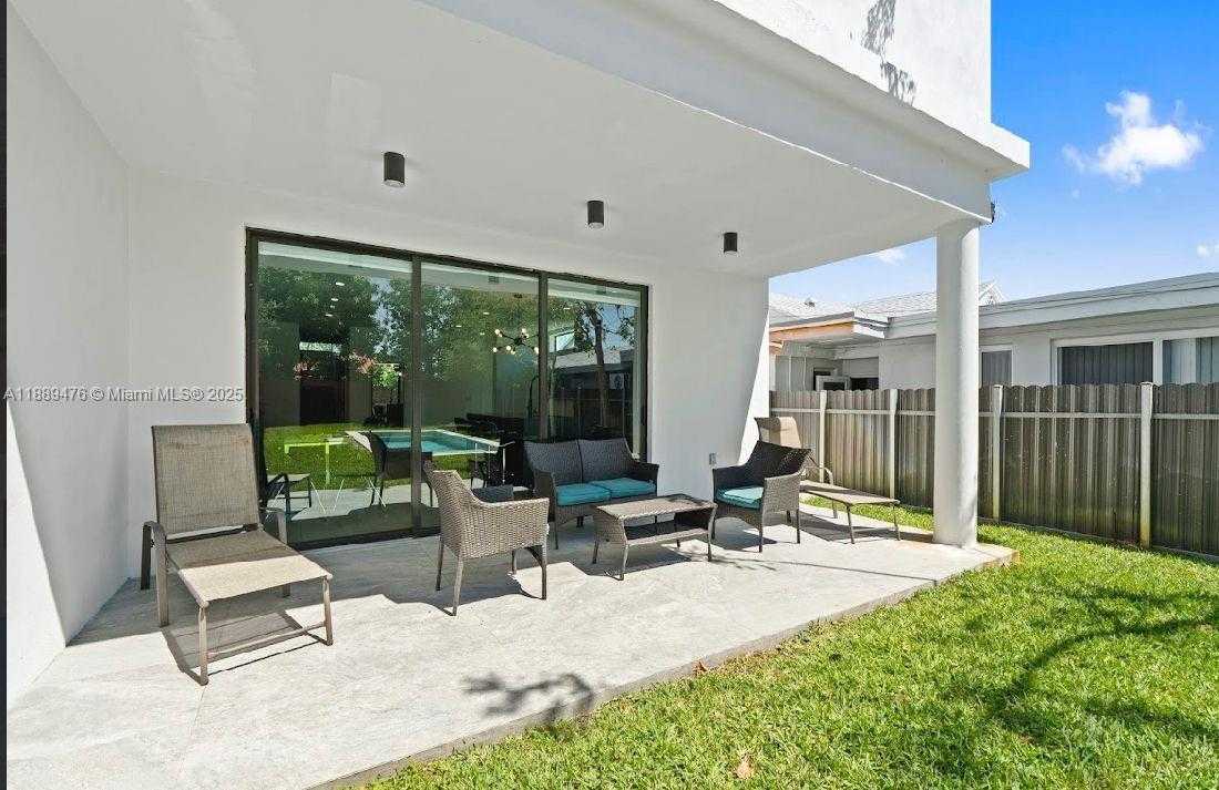 Small Image of 3174 SOUTH WEST 23RD TER, Miami Number 12
