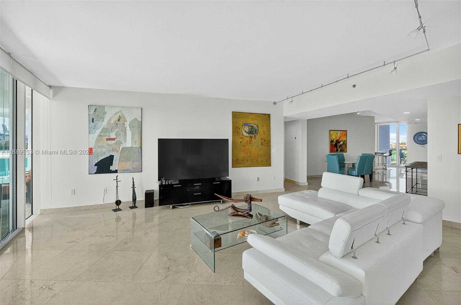 Small Image of 1000 SOUTH POINTE DR #703, Miami Beach Number 11