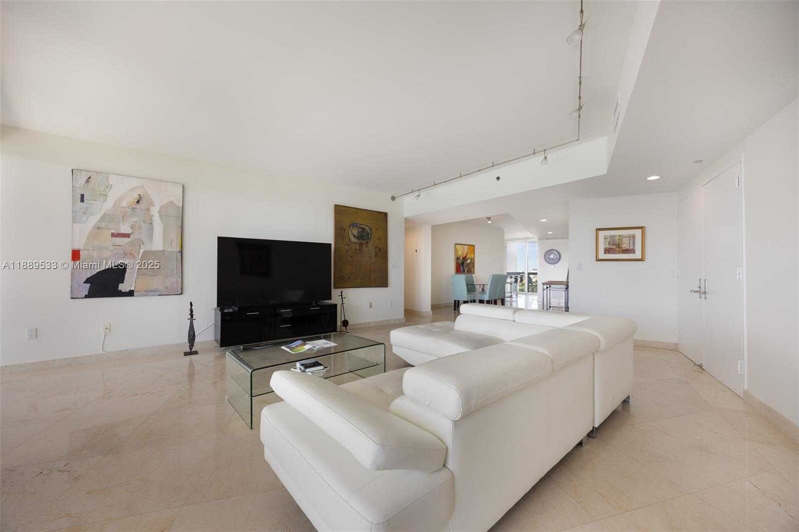 Small Image of 1000 SOUTH POINTE DR #703, Miami Beach Number 12