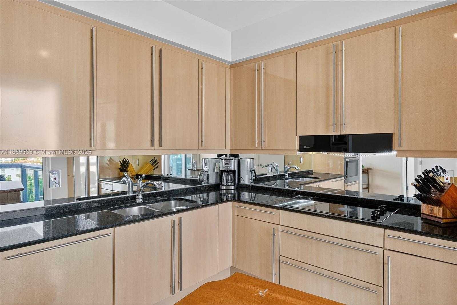 Small Image of 1000 SOUTH POINTE DR #703, Miami Beach Number 16