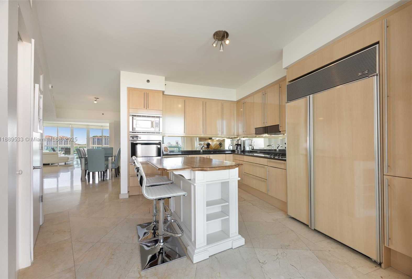 Small Image of 1000 SOUTH POINTE DR #703, Miami Beach Number 17