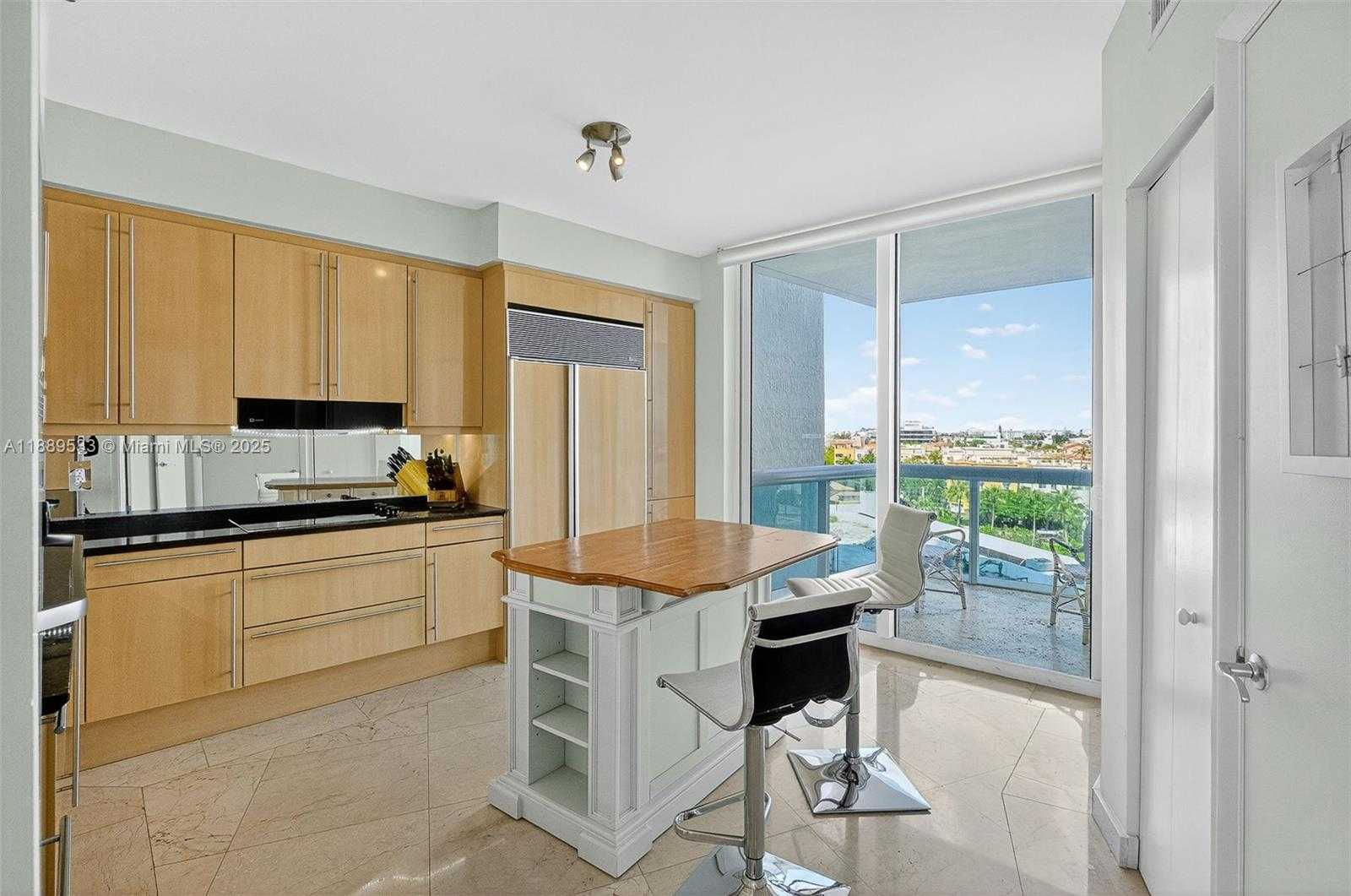 Small Image of 1000 SOUTH POINTE DR #703, Miami Beach Number 18