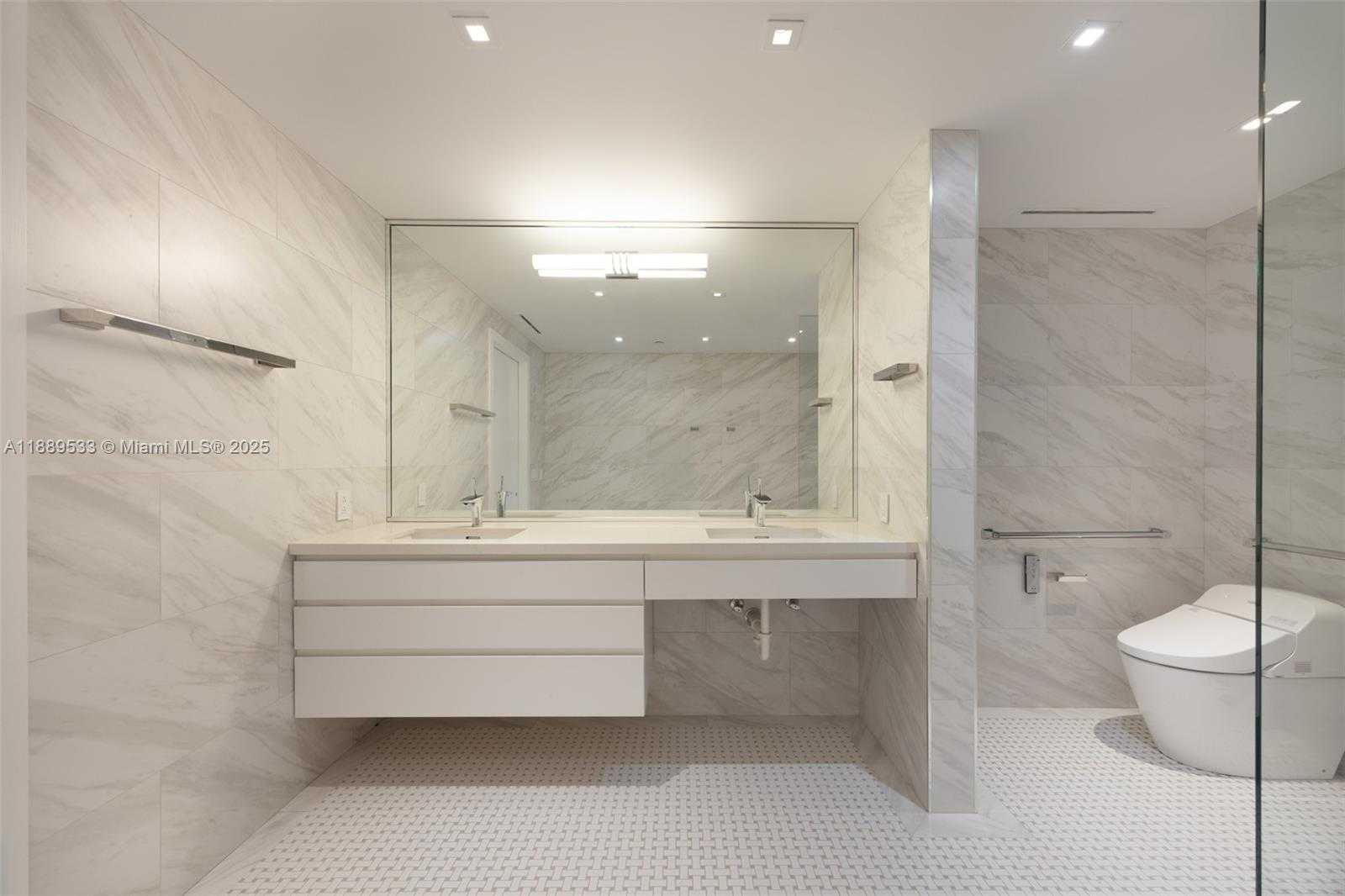 Small Image of 1000 SOUTH POINTE DR #703, Miami Beach Number 26