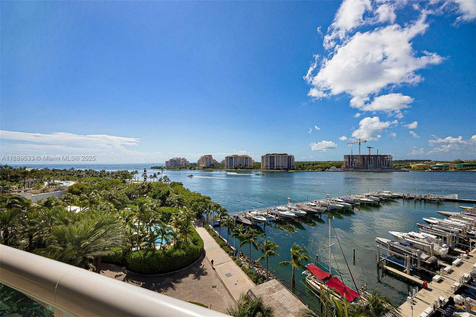 Small Image of 1000 SOUTH POINTE DR #703, Miami Beach Number 3