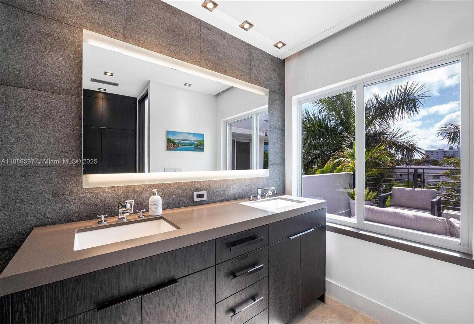Small Image of 1024 LENOX AVE #8, Miami Beach Number 15