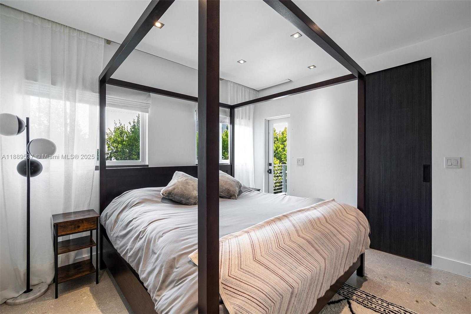 Small Image of 1024 LENOX AVE #8, Miami Beach Number 16