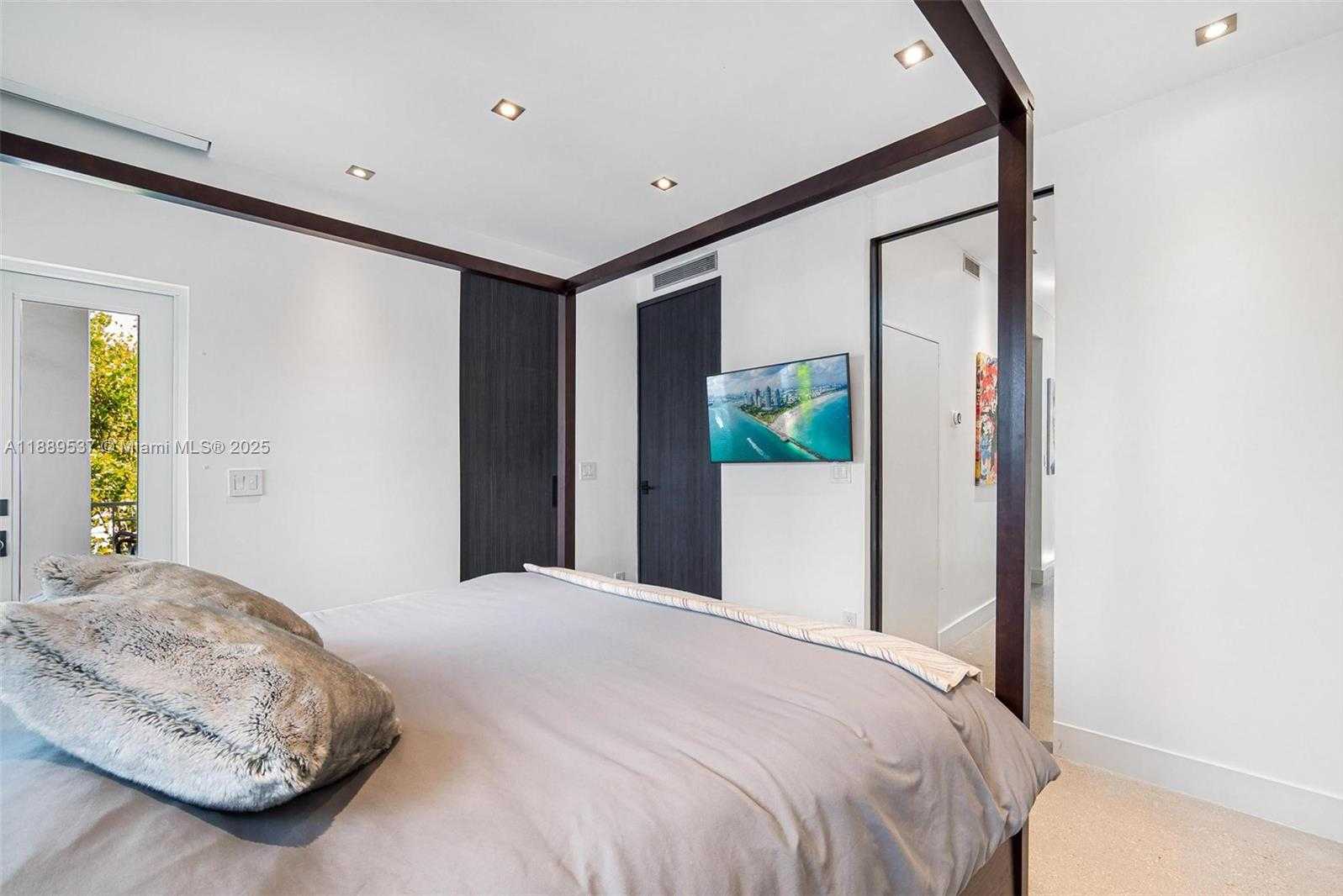 Small Image of 1024 LENOX AVE #8, Miami Beach Number 17