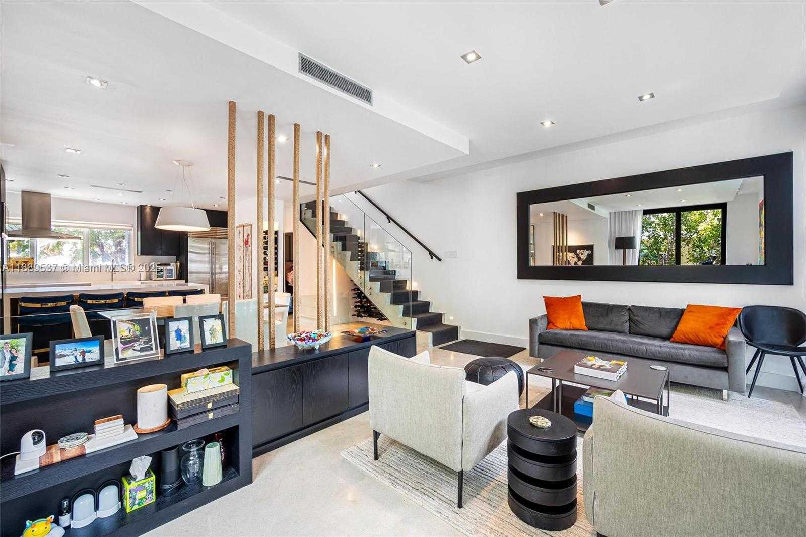 Small Image of 1024 LENOX AVE #8, Miami Beach Number 6