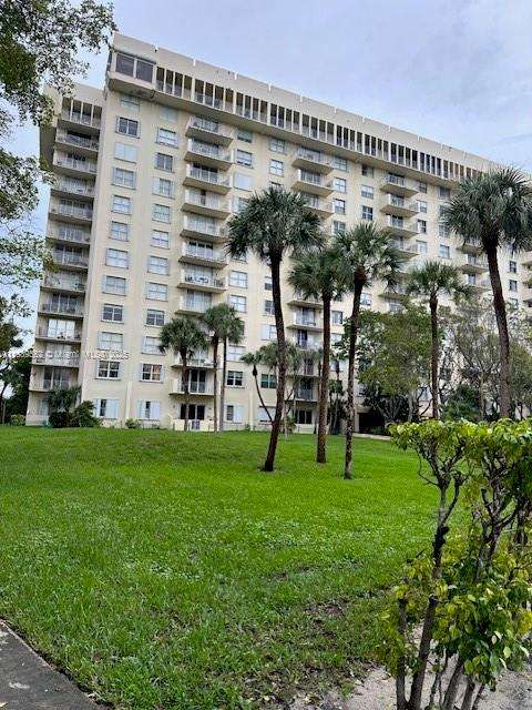 Small Image of 11111 BISCAYNE BLVD #6B, Miami Number 13