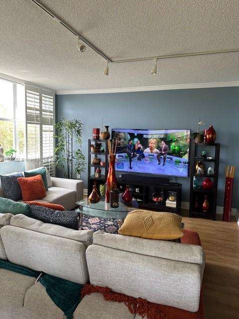 Small Image of 11111 BISCAYNE BLVD #6B, Miami Number 5