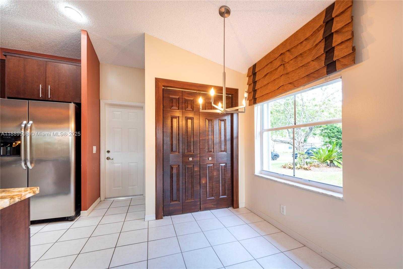 Small Image of 1886 SIRIUS LN, Weston Number 16