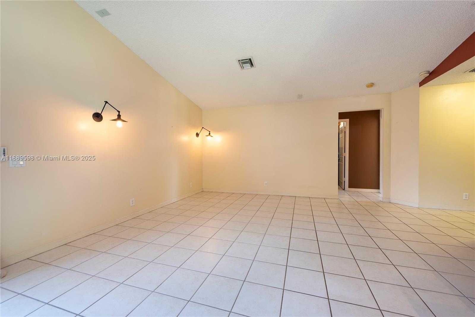 Small Image of 1886 SIRIUS LN, Weston Number 20