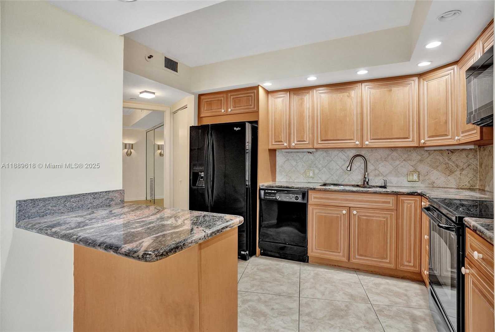 Small Image of 20281 EAST COUNTRY CLUB DR #2110, Aventura Number 6