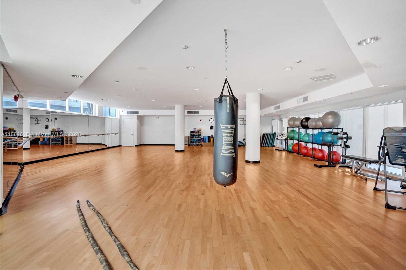 Small Image of 20281 EAST COUNTRY CLUB DR #2110, Aventura Number 64