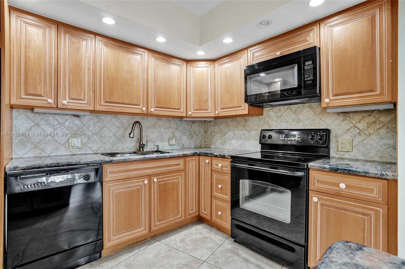 Small Image of 20281 EAST COUNTRY CLUB DR #2110, Aventura Number 7