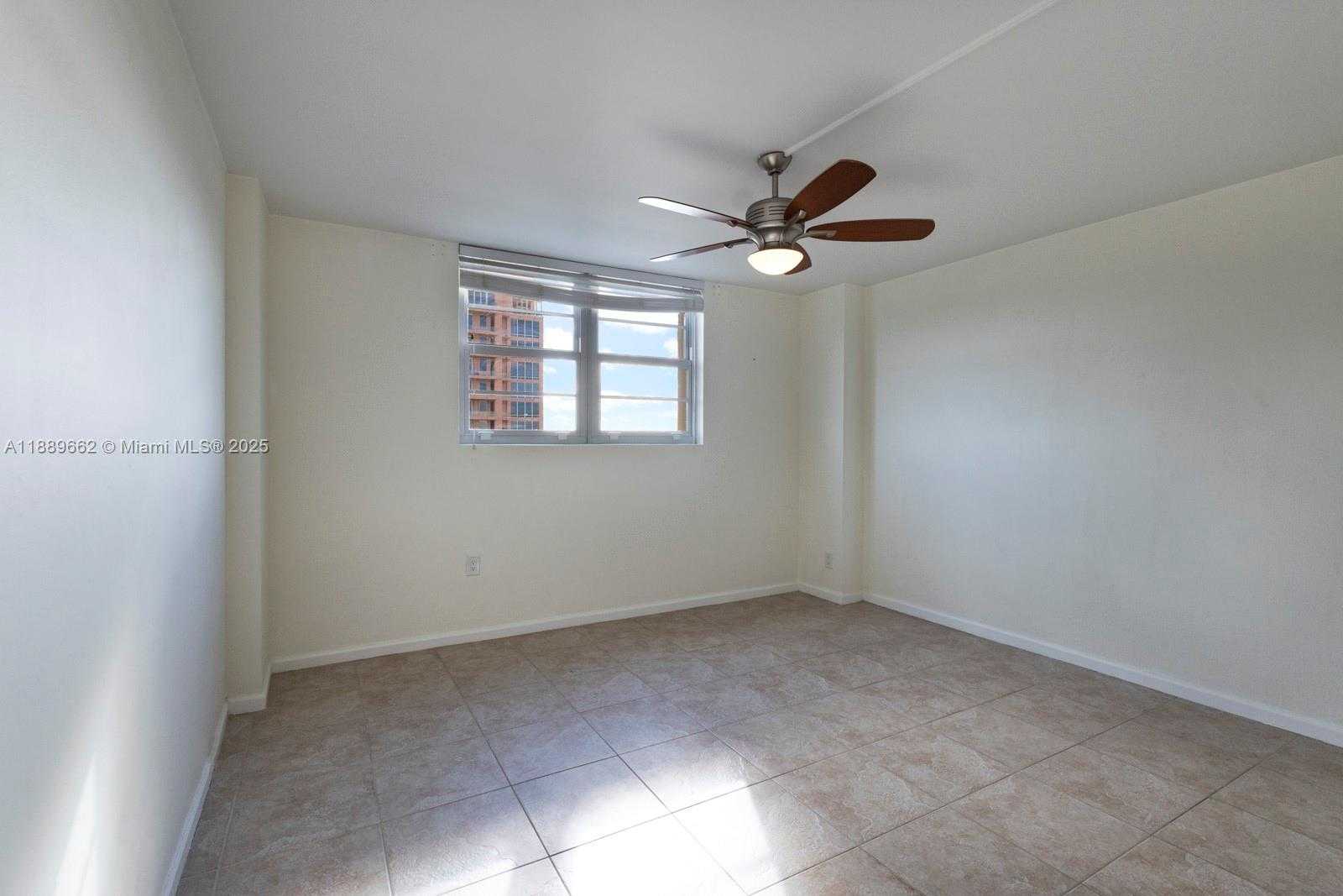 Small Image of 90 EDGEWATER DR #1218, Coral Gables Number 10