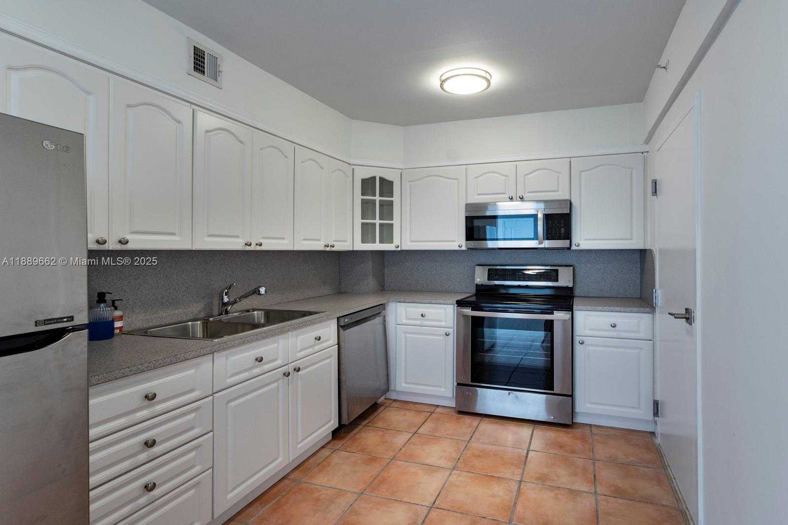 Small Image of 90 EDGEWATER DR #1218, Coral Gables Number 4