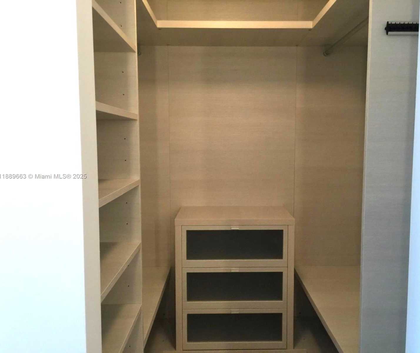 Small Image of 68 SOUTH EAST 6TH ST #1809, Miami Number 8