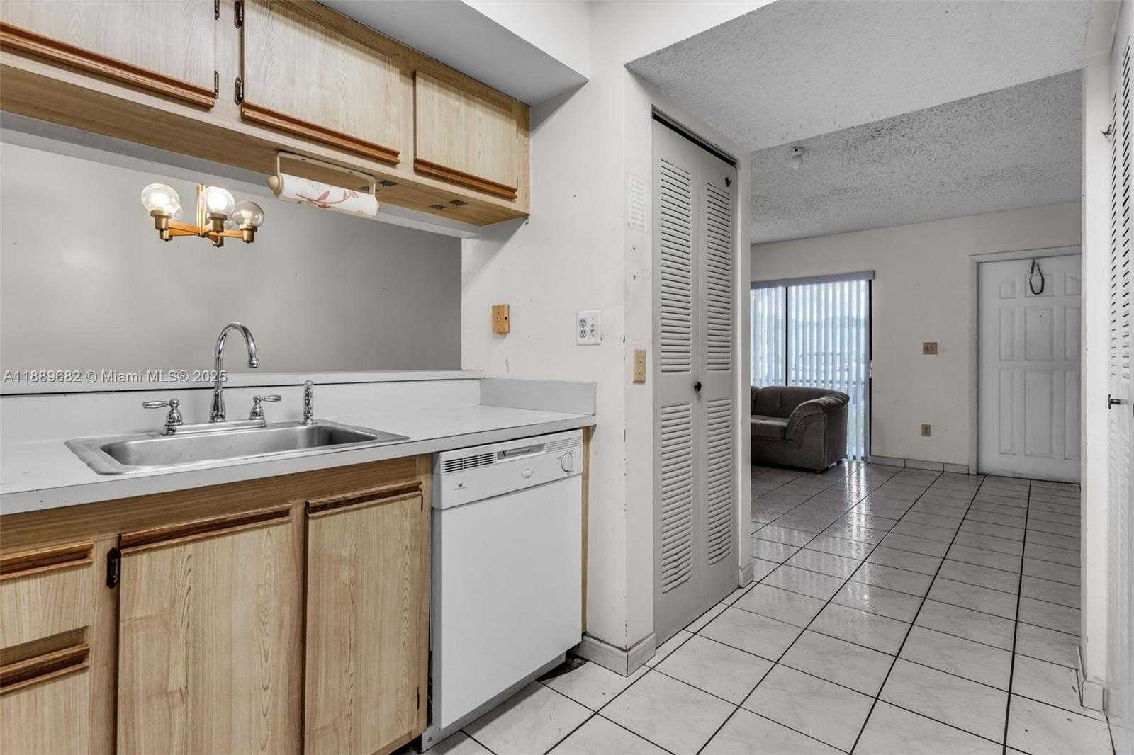 Small Image of 18370 MEDITERRANEAN BLVD #1-25, Hialeah Number 7