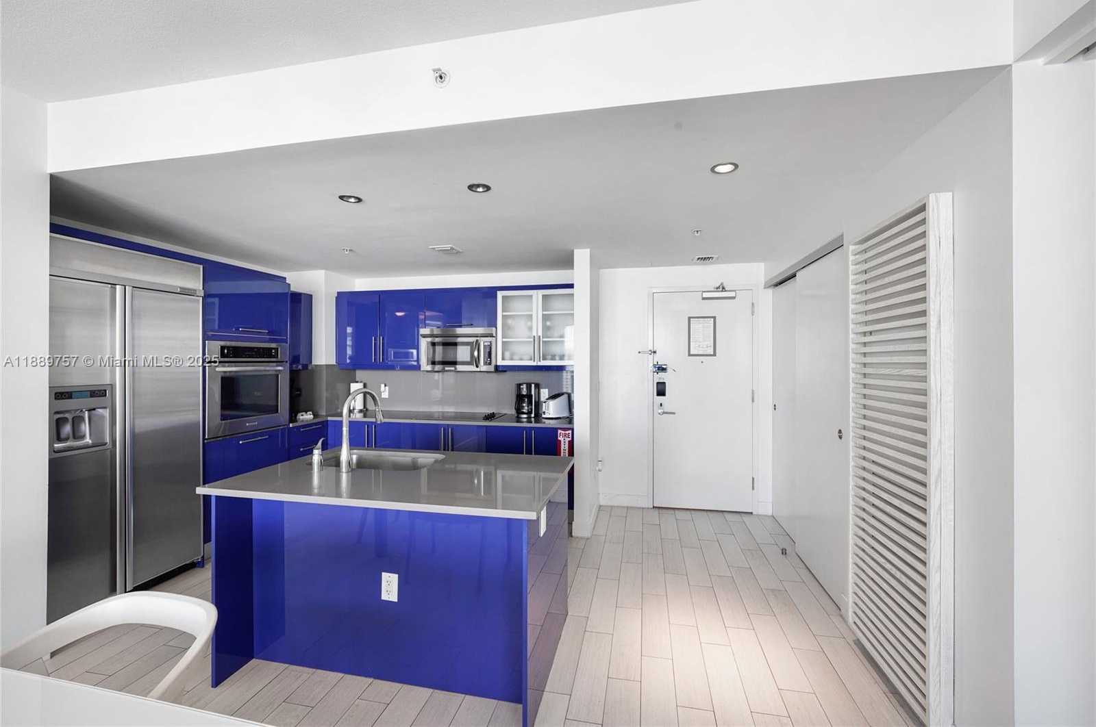 Small Image of 3101 BAYSHORE DR #1704, Fort Lauderdale Number 2