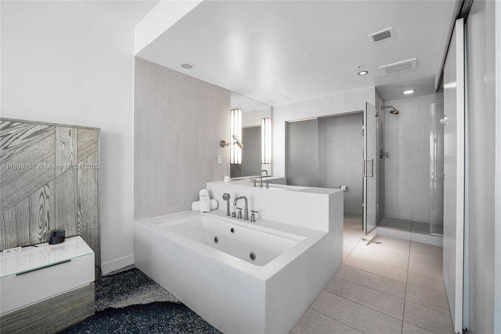 Small Image of 3101 BAYSHORE DR #1704, Fort Lauderdale Number 26