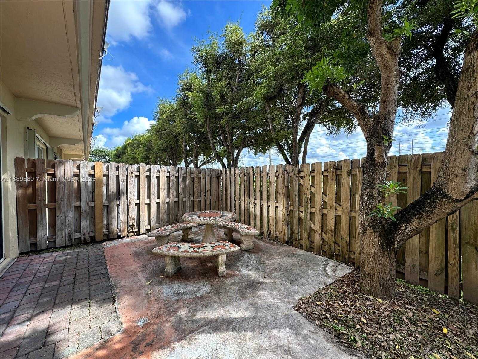 Small Image of 13261 SOUTH WEST 127TH CT, Miami Number 11