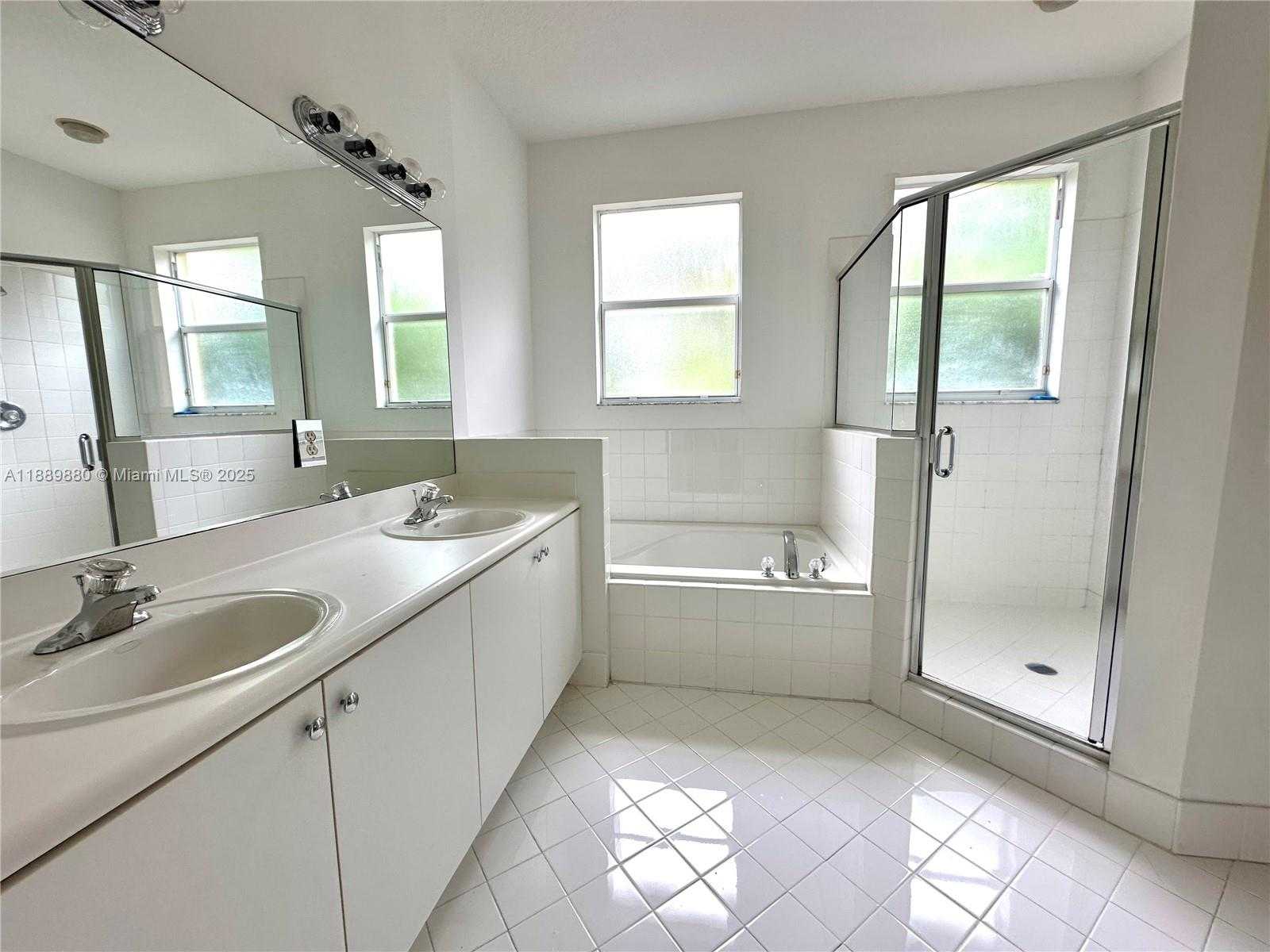 Small Image of 13261 SOUTH WEST 127TH CT, Miami Number 21