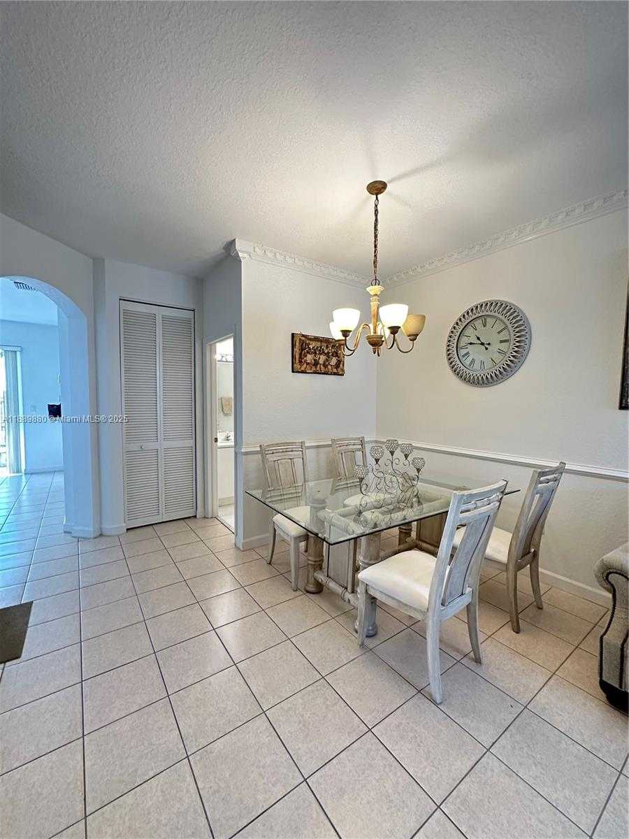 Small Image of 13261 SOUTH WEST 127TH CT, Miami Number 3