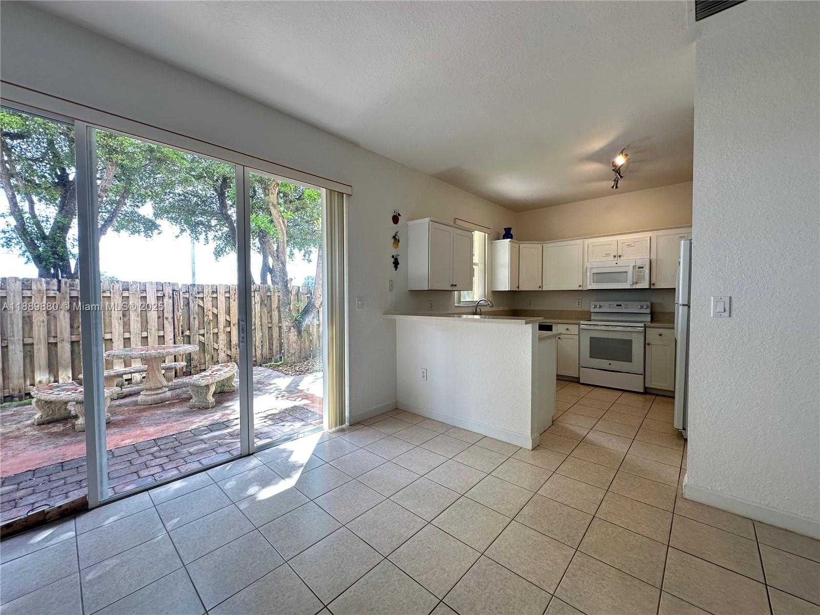 Small Image of 13261 SOUTH WEST 127TH CT, Miami Number 6