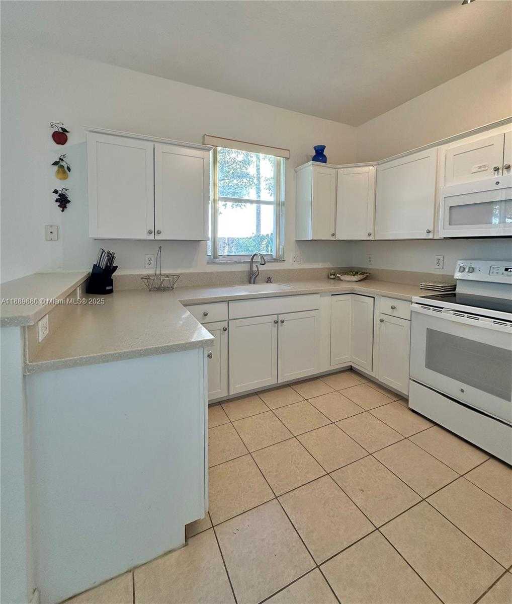 Small Image of 13261 SOUTH WEST 127TH CT, Miami Number 7