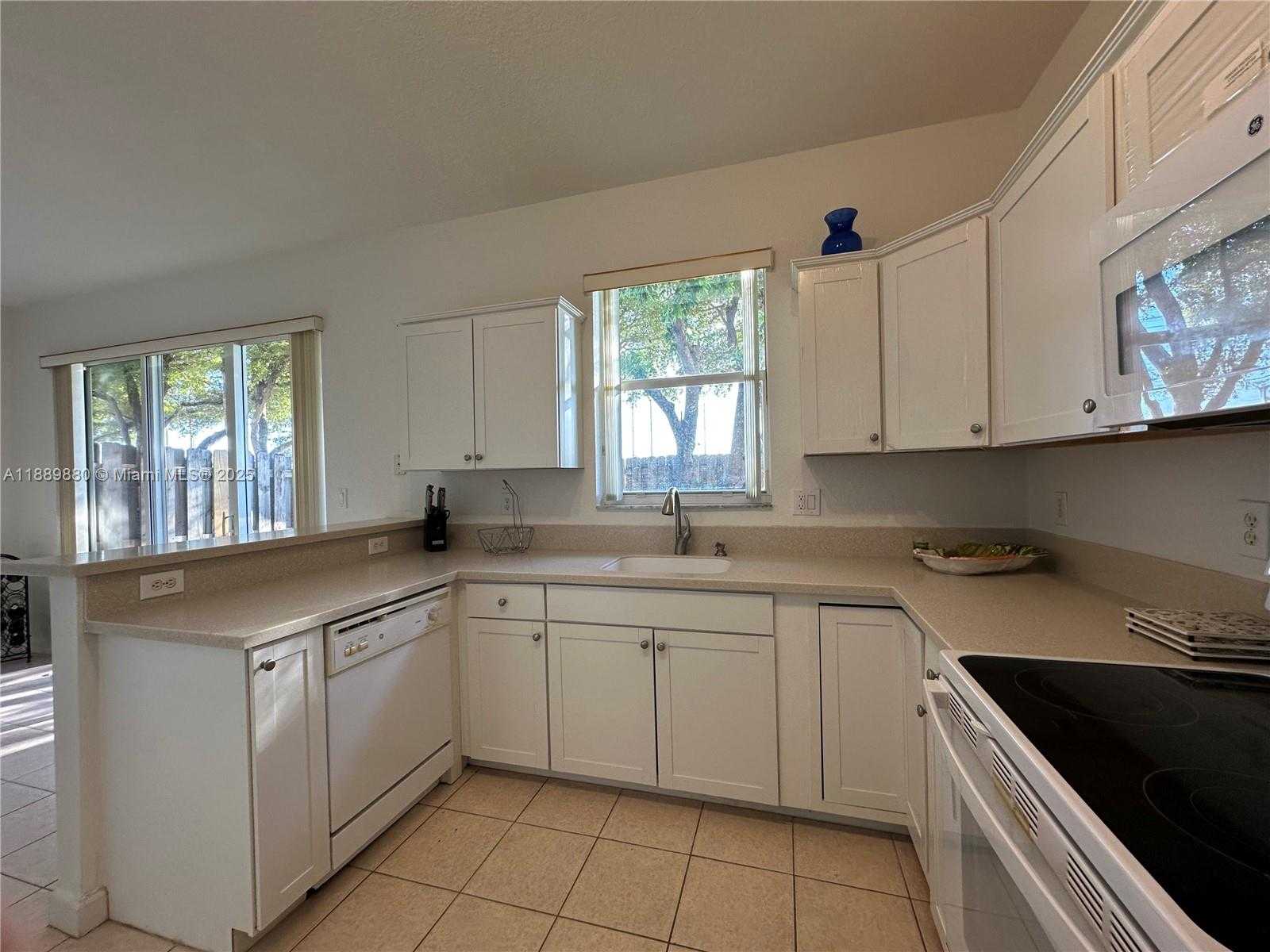 Small Image of 13261 SOUTH WEST 127TH CT, Miami Number 9