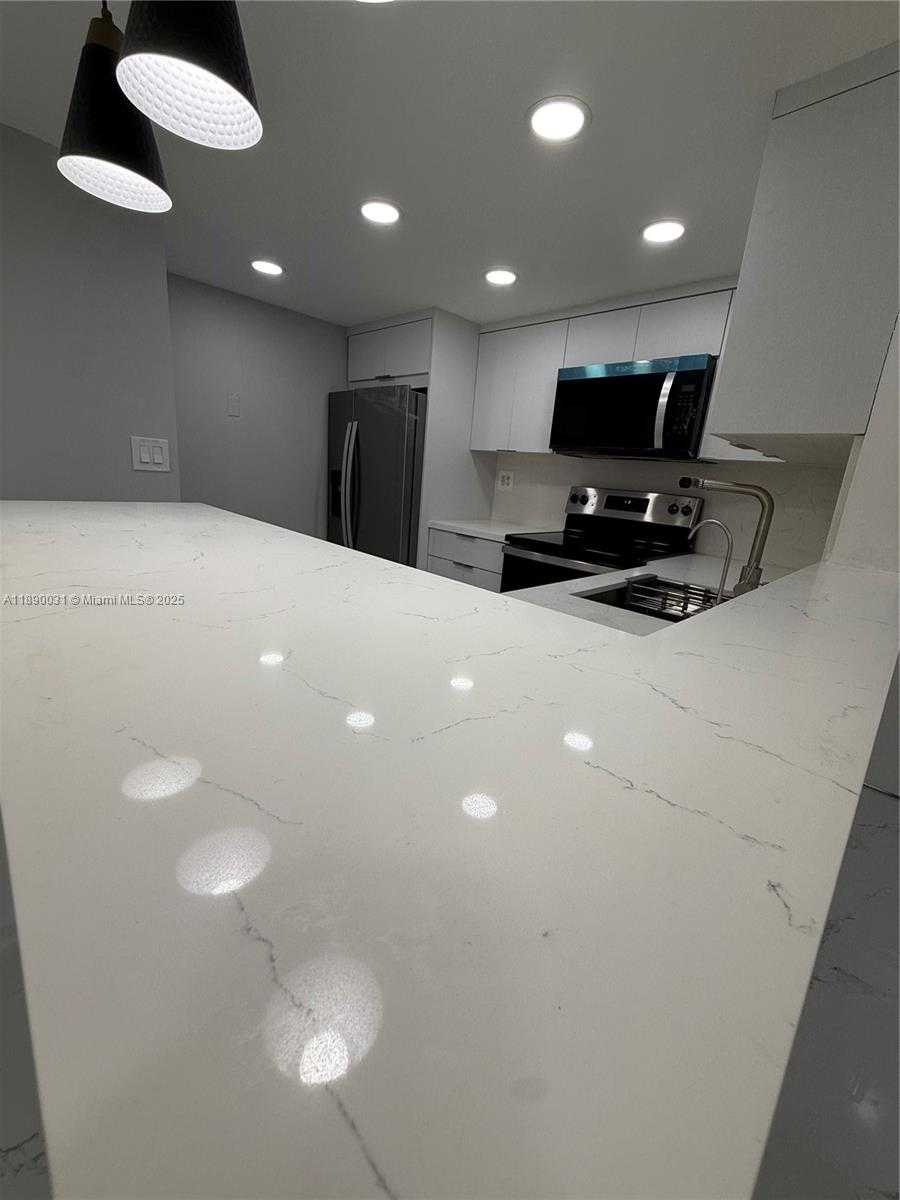 Small Image of 9937 NOB HILL PL #1637, Sunrise Number 13