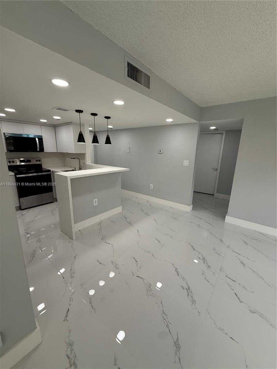 Small Image of 9937 NOB HILL PL #1637, Sunrise Number 14