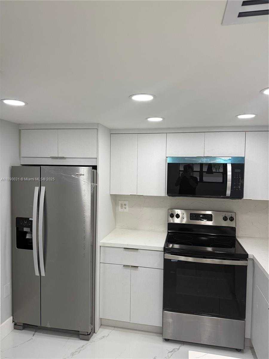 Small Image of 9937 NOB HILL PL #1637, Sunrise Number 16