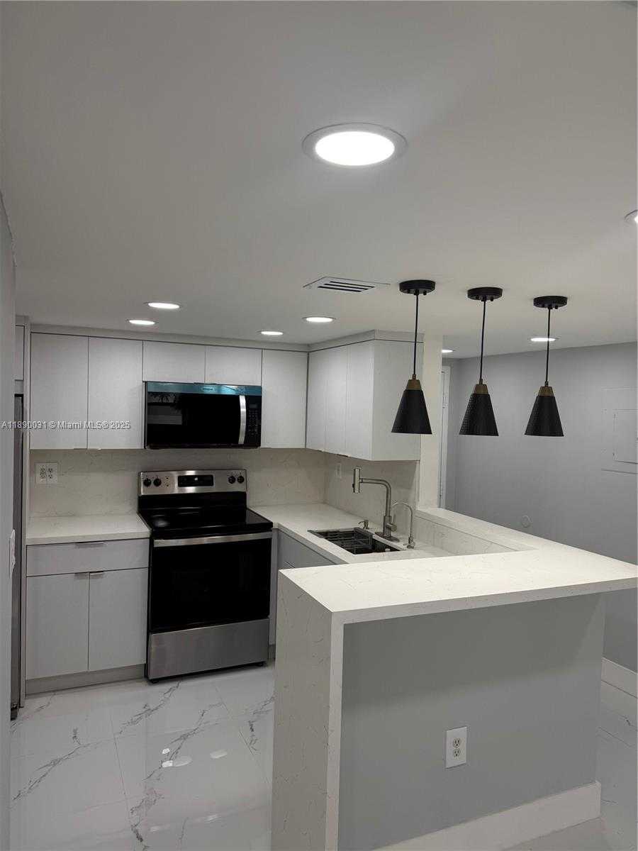 Small Image of 9937 NOB HILL PL #1637, Sunrise Number 17