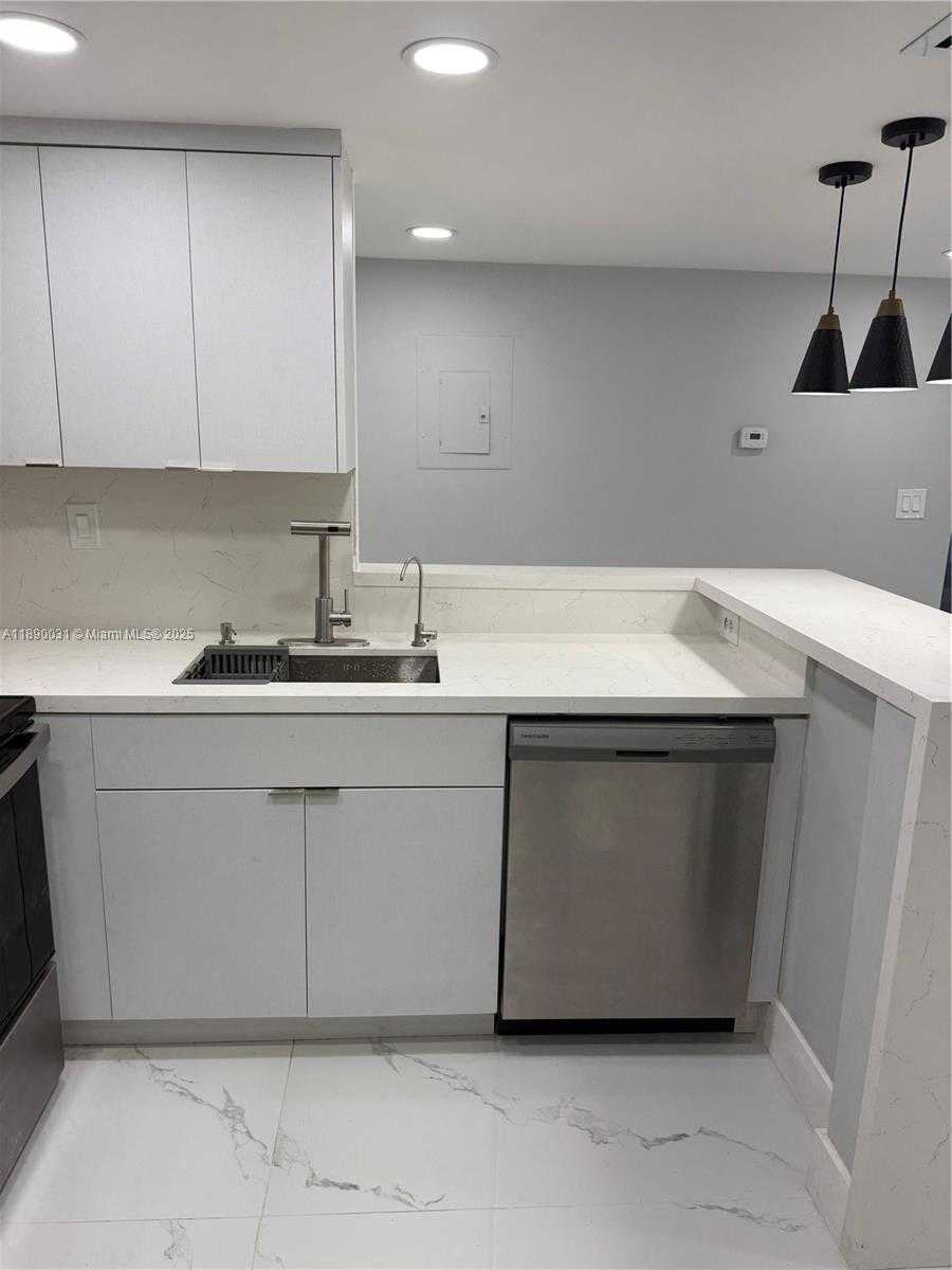 Small Image of 9937 NOB HILL PL #1637, Sunrise Number 20