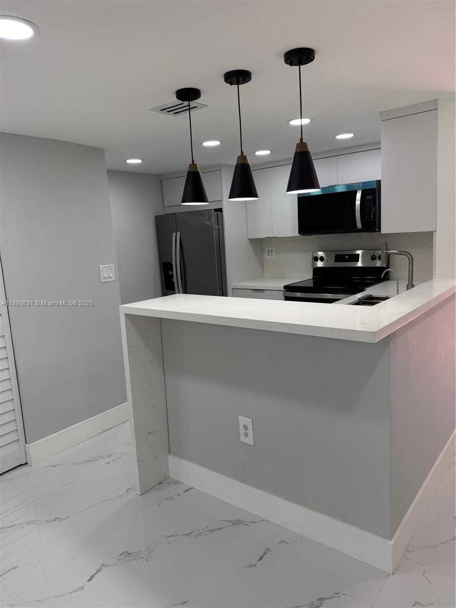 Small Image of 9937 NOB HILL PL #1637, Sunrise Number 21