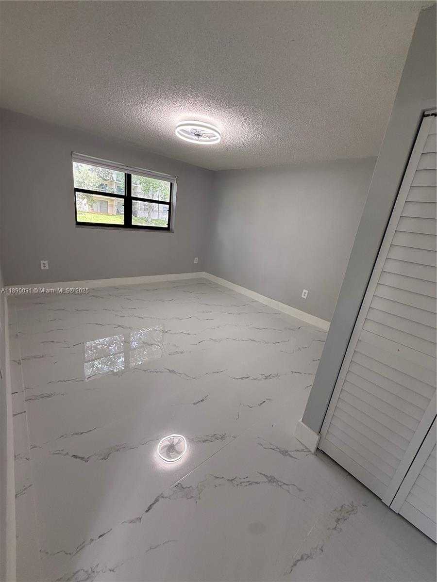 Small Image of 9937 NOB HILL PL #1637, Sunrise Number 28