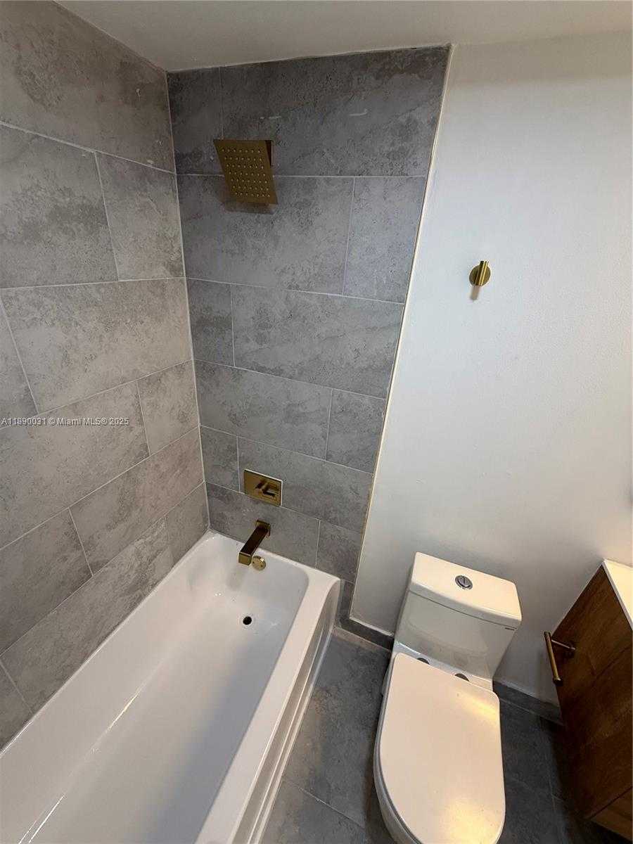 Small Image of 9937 NOB HILL PL #1637, Sunrise Number 30