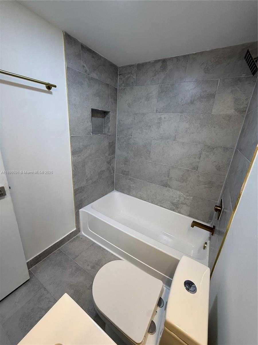 Small Image of 9937 NOB HILL PL #1637, Sunrise Number 33