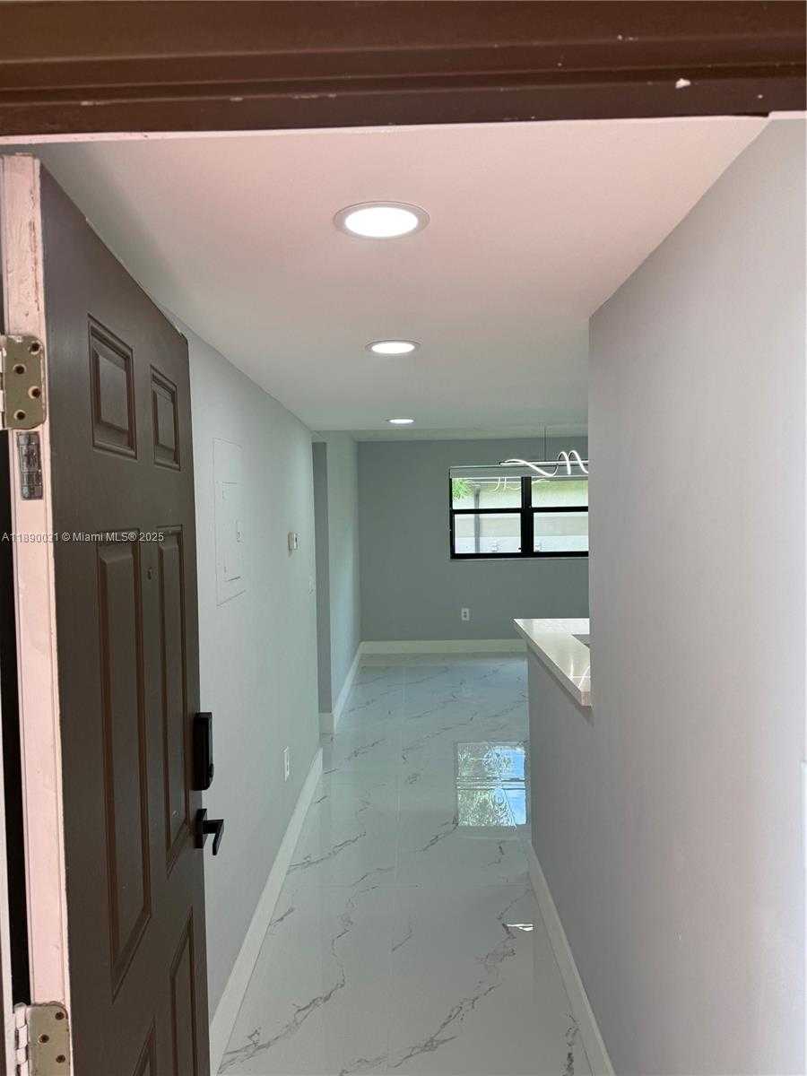 Small Image of 9937 NOB HILL PL #1637, Sunrise Number 5