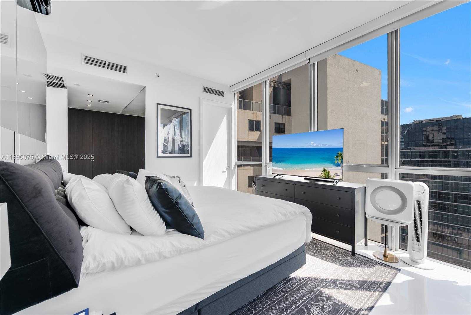 Small Image of 1100 BISCAYNE BLVD #6307, Miami Number 16