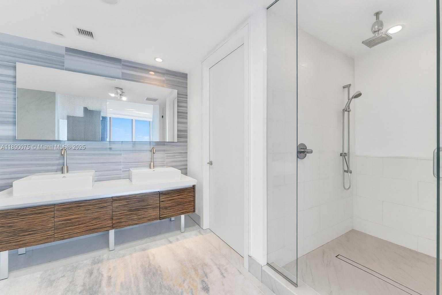 Small Image of 1100 BISCAYNE BLVD #6307, Miami Number 23