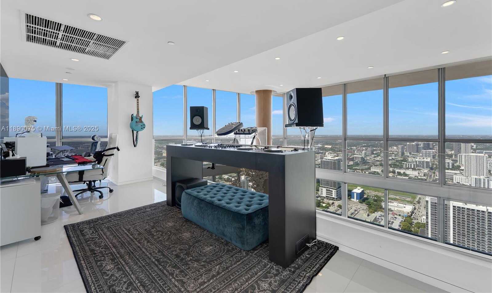Small Image of 1100 BISCAYNE BLVD #6307, Miami Number 4