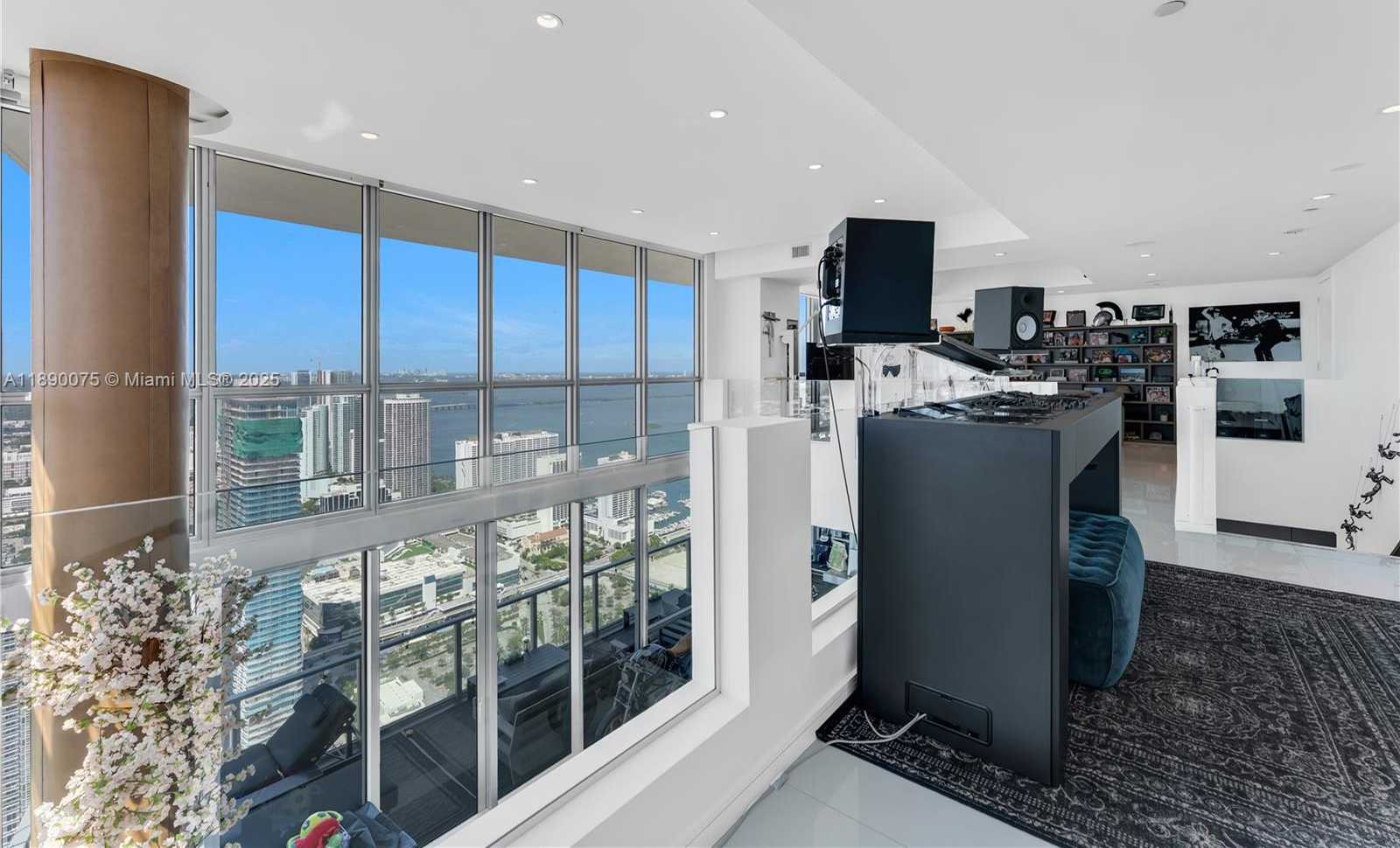 Small Image of 1100 BISCAYNE BLVD #6307, Miami Number 9